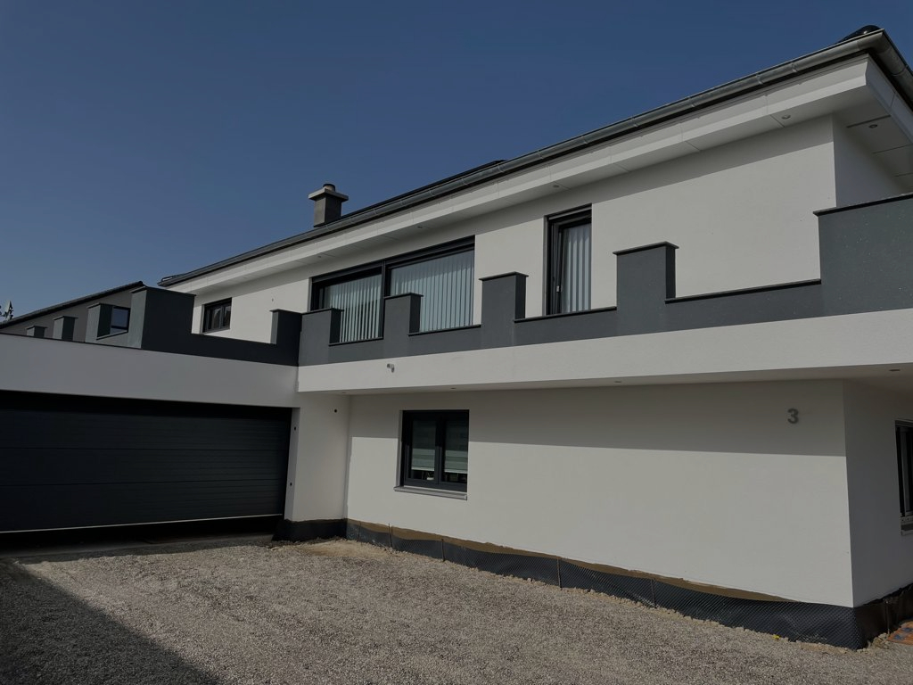 Moderne Fenster und Türen